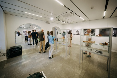 Odprtje razstave Koroški pečat Mirsada Begića - Dialog kiparja in fotografinje Nike Hölcl (3)